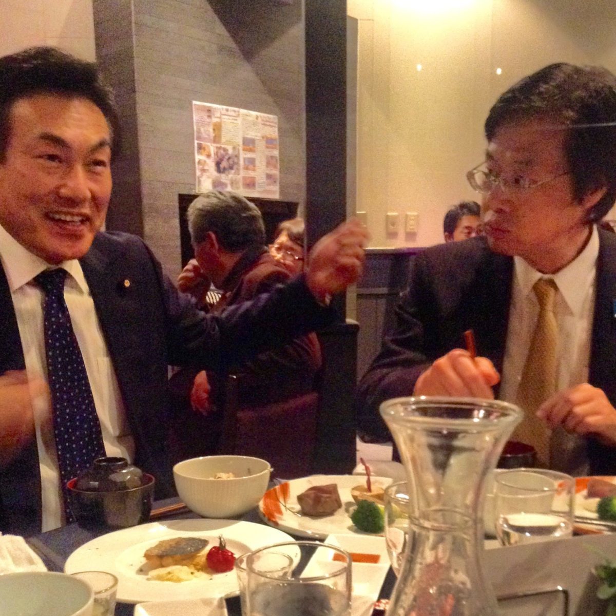 藤川政人参議院議員、大見正衆議院議員おいしいものを食べる会に参加しました。 2016年2月17日