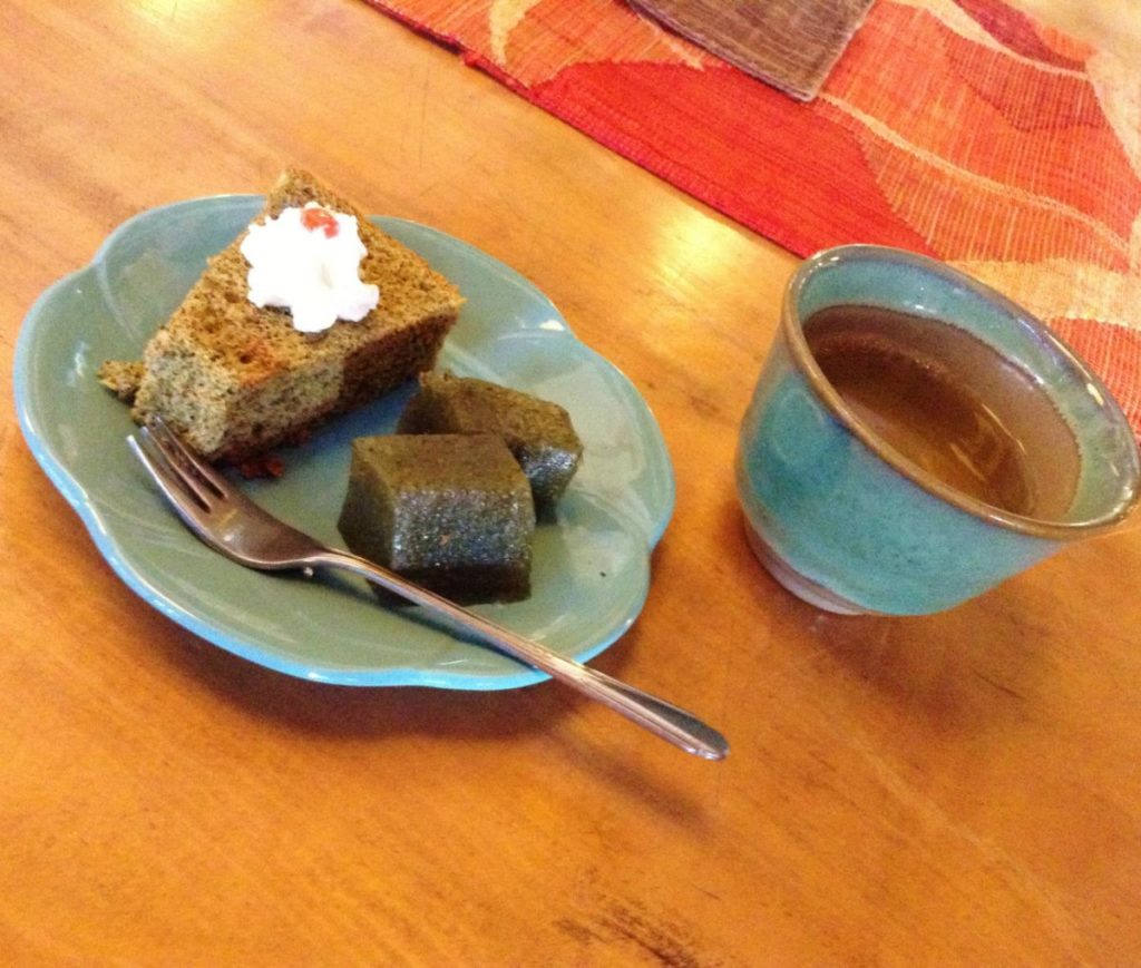 お昼ご飯のデザートのわらび餅とシホンケーキ 岐阜 天下 布武  2013年3月22日