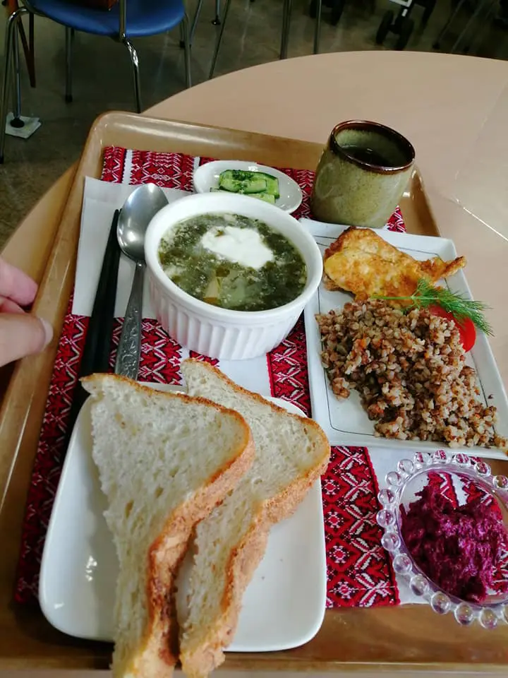 ウクライナ家庭料理グリーン・ボルシチが700円で ua-mama 2021年4月21日