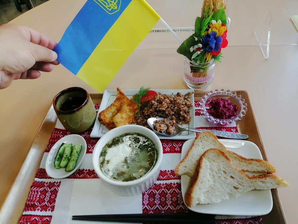 Ua-Mamaのウクライナ料理のボルシチをお昼に
