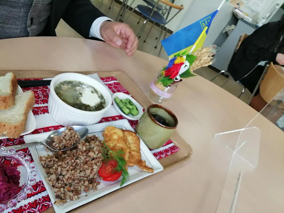 ウクライナ家庭料理グリーン・ボルシチが700円で ua-mama 2021年4月21日