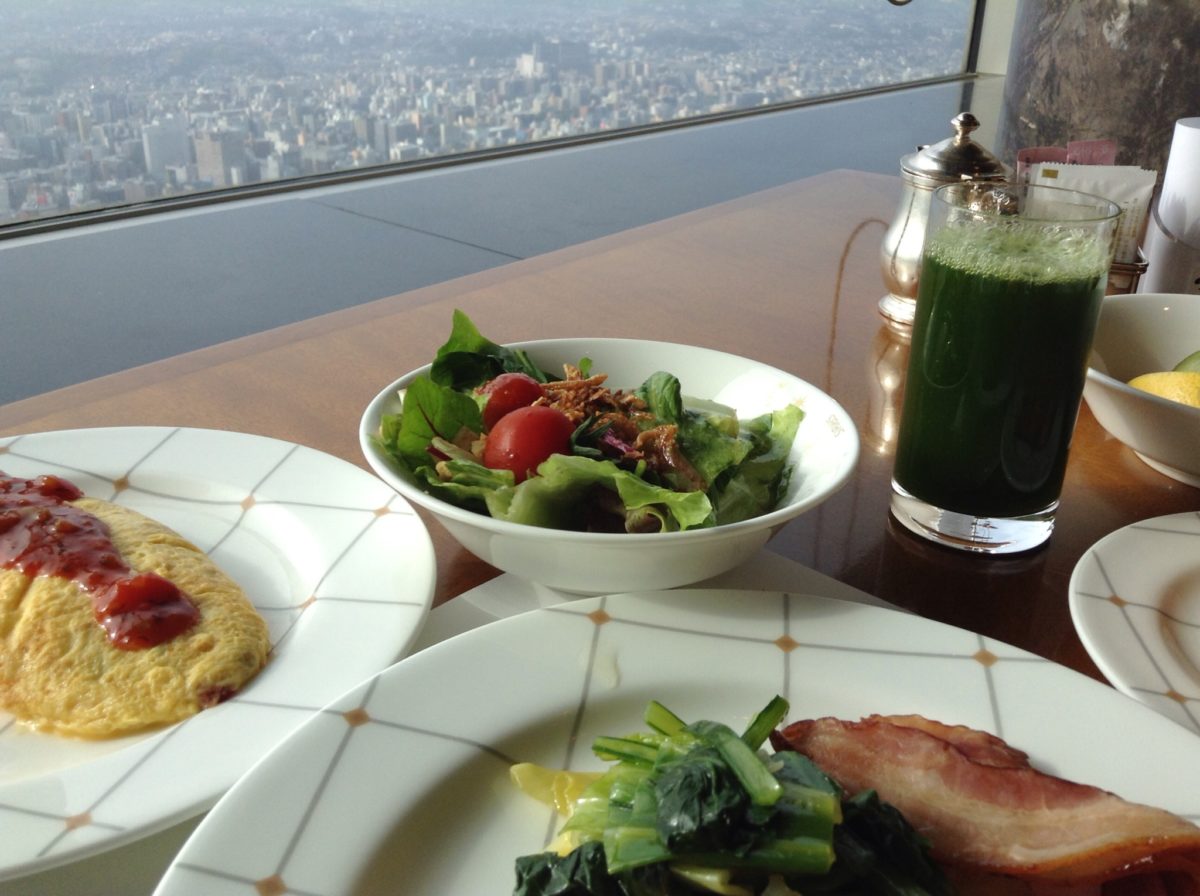 70階からの眺望を目にしながら朝食