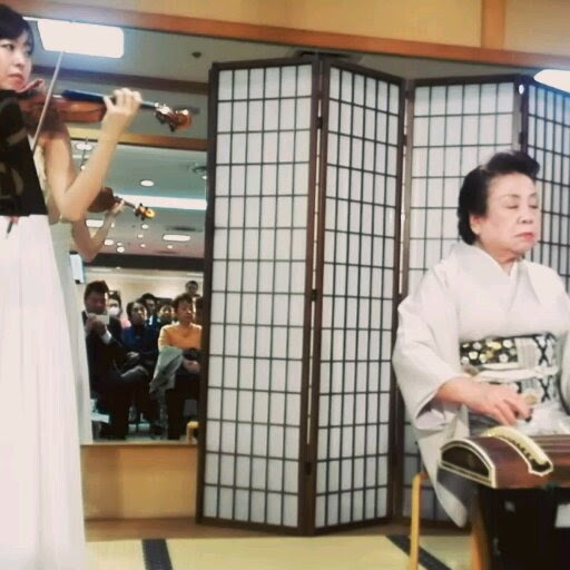 311東日本大震災の犠牲者への追悼:琴とバイオリンとハープによる演奏
