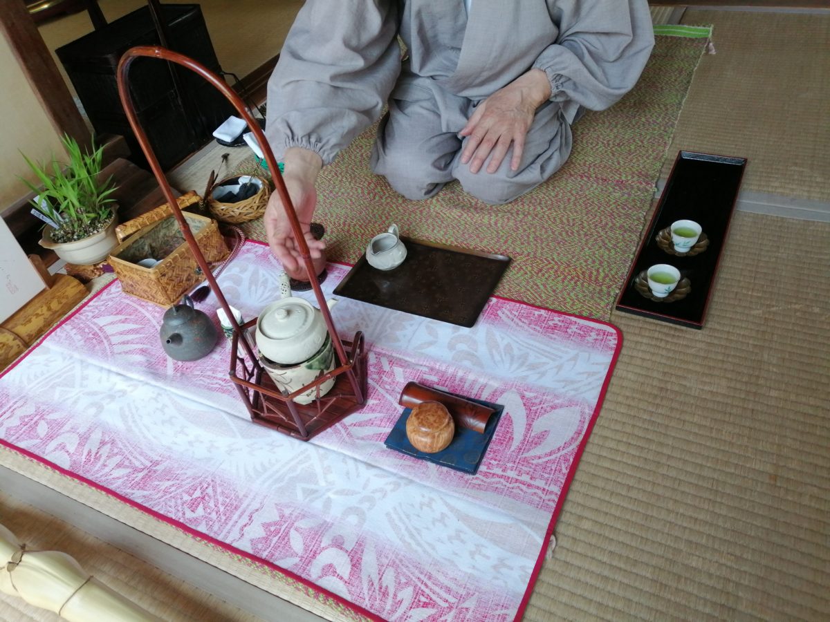 煎茶と手毬のお饅頭 在原寺 愛知県知立市八橋